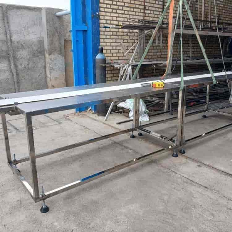 Eau de toilette conveyor table machine